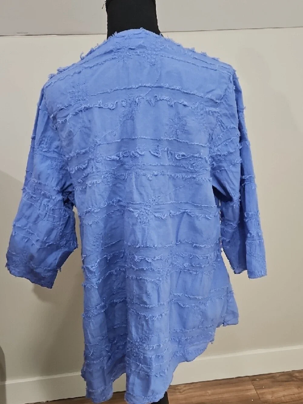LULU B Blue Women's Textured V-Neck Tunic Top. Size L - Picture 2 of 3